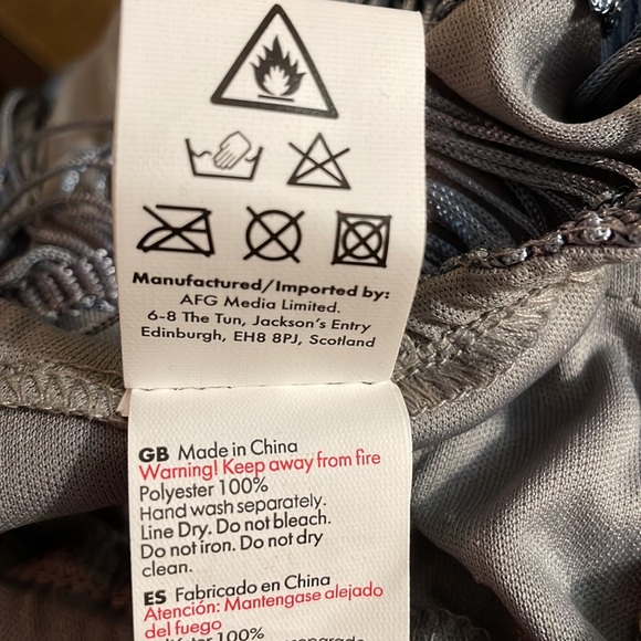 1 sleeve fringe dress, a light blue fringe in light gray fabric. Real cute. - Picture 4 of 6